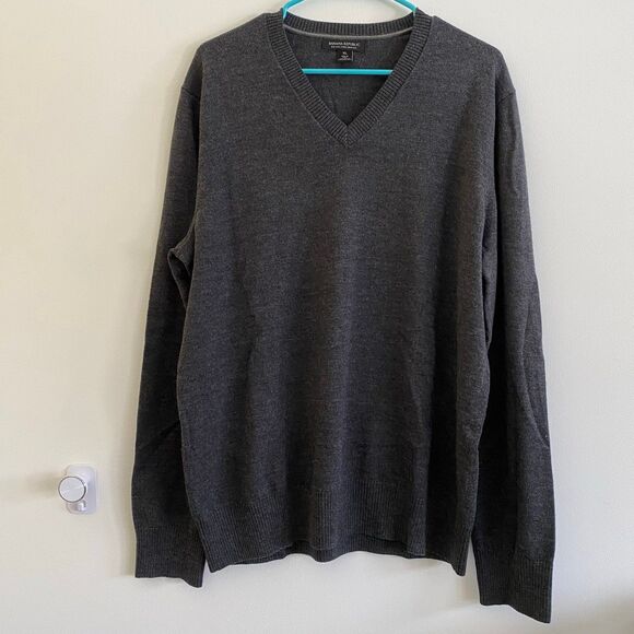 Men’s Banana Republic 100% Merino Extra‎ Fine Wool Gray V-neck Sweater XL - Picture 1 of 5